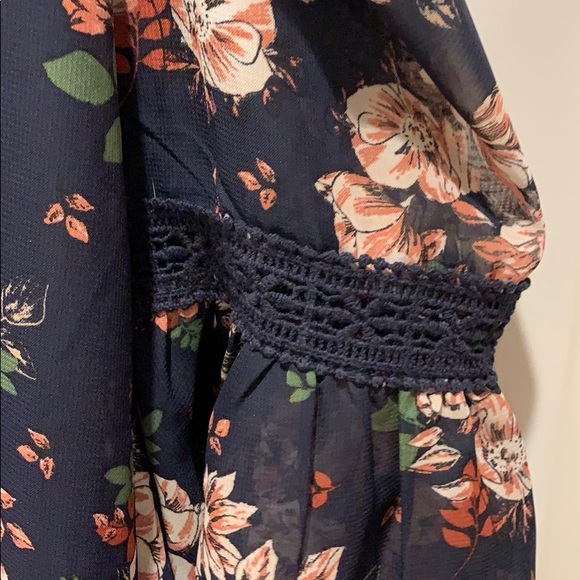 Floral exposed shoulder blouse - Picture 5 of 5